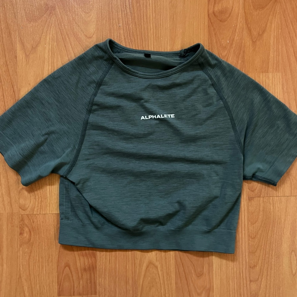 Alphalate Amplify Cropped Short Sleeve